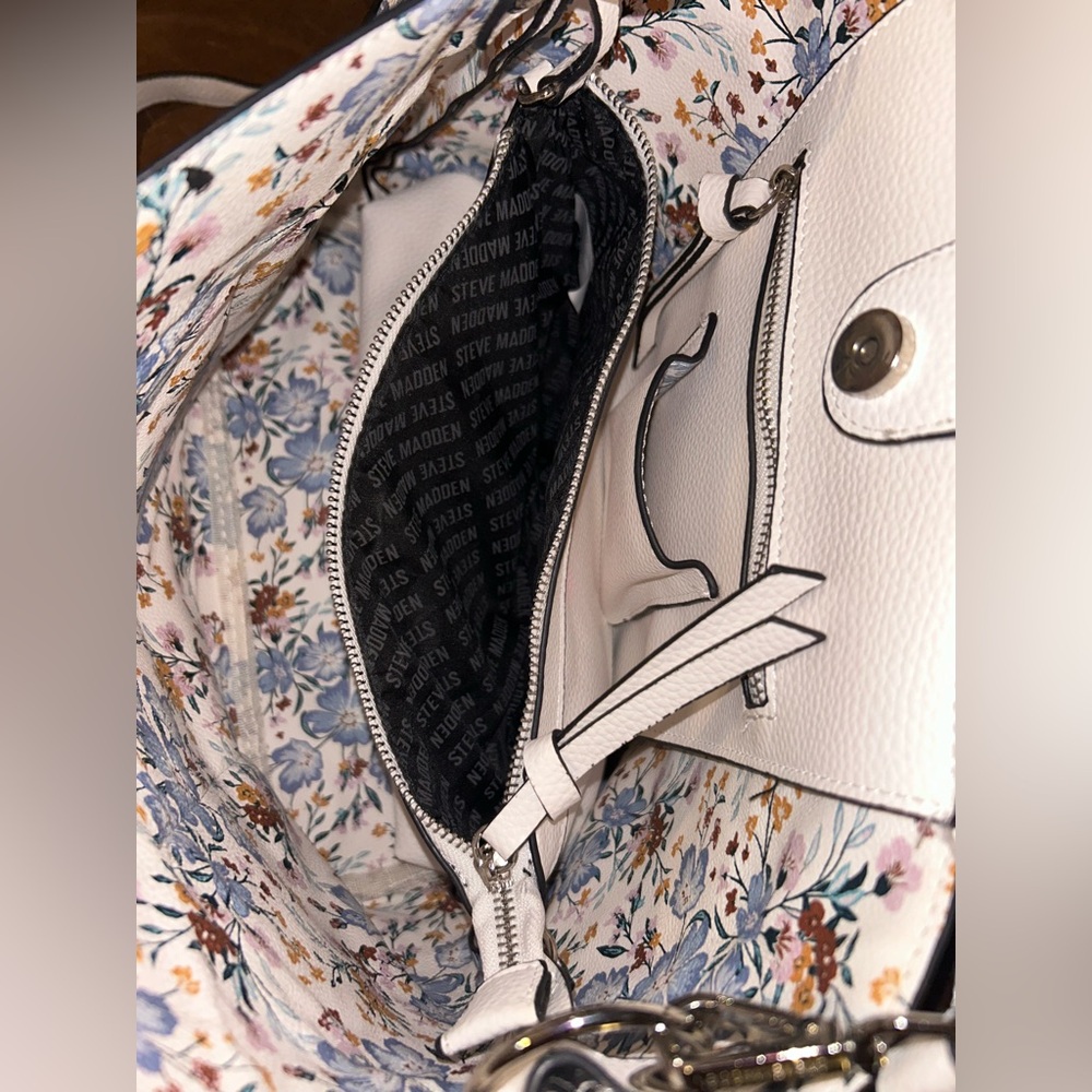 Steve Madden bucket bag.m white/cream with silver hardware 2detachable strapsEUC - Picture 10 of 13